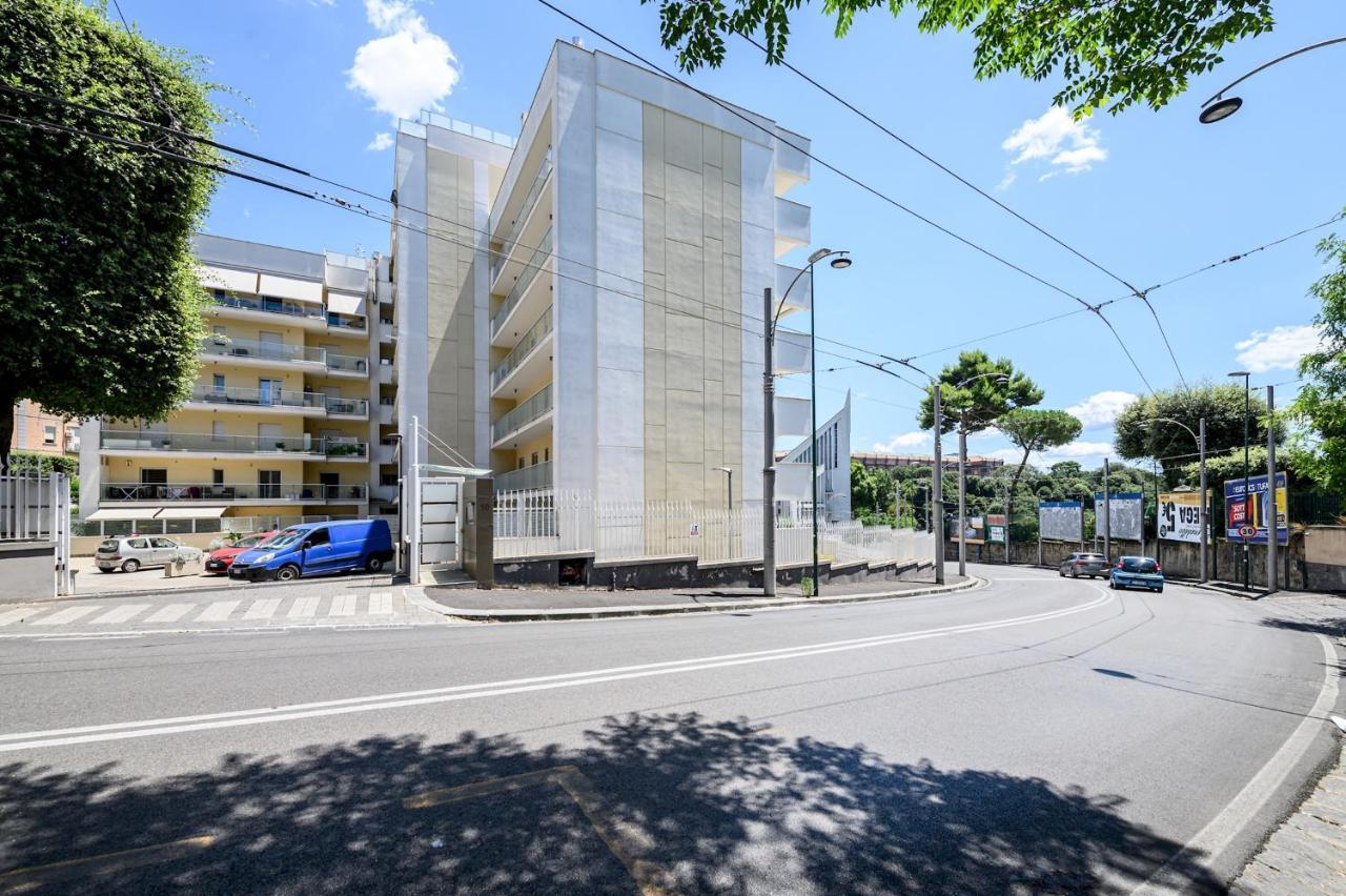 Viale Dei Colli Aminei 10 Appartamento *