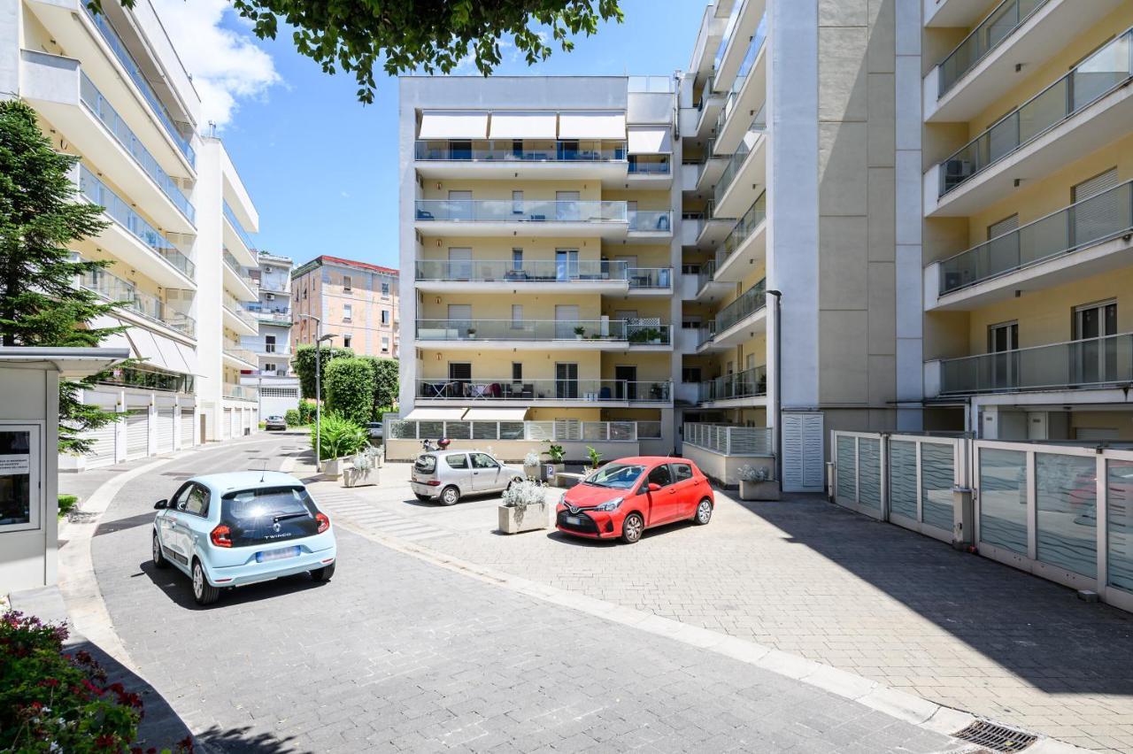 Viale Dei Colli Aminei 10 Appartamento *